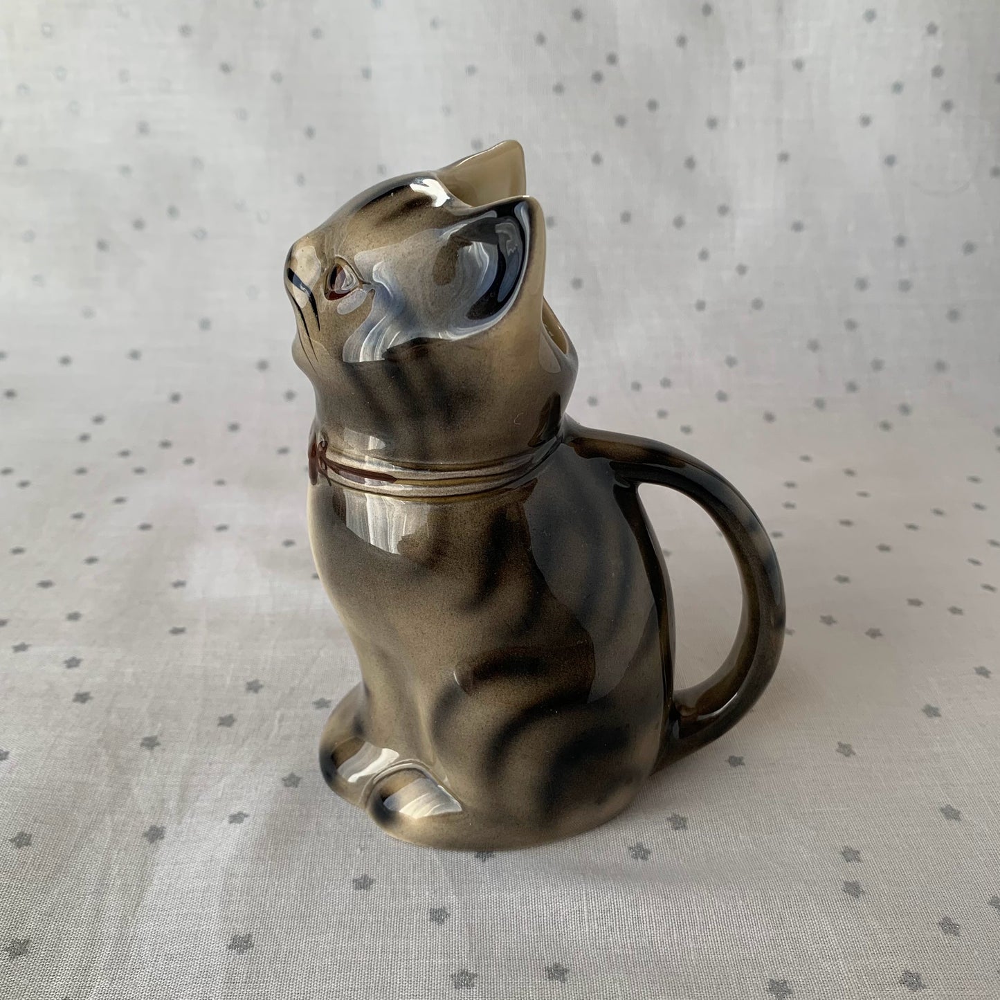 Tony wood studio ◇ Brown tabby cat milk jug