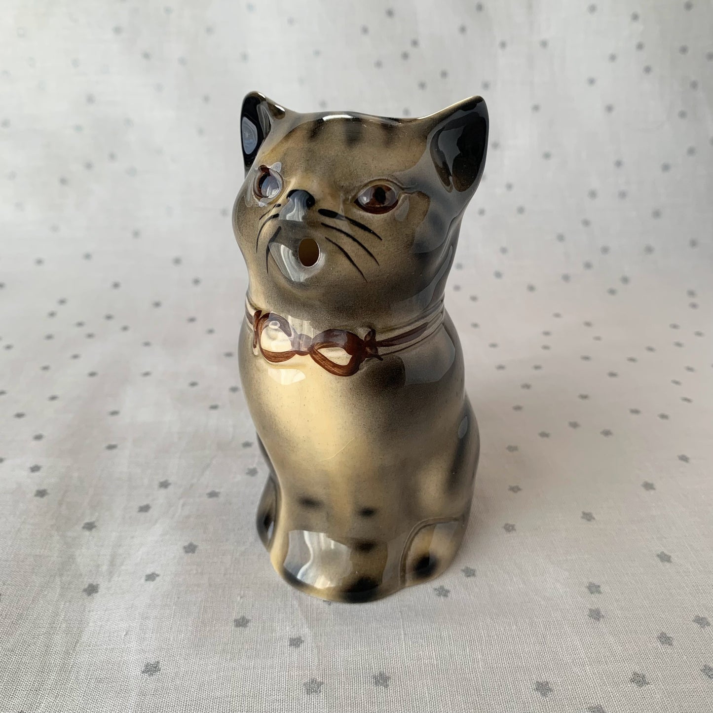 Tony wood studio ◇ Brown tabby cat milk jug