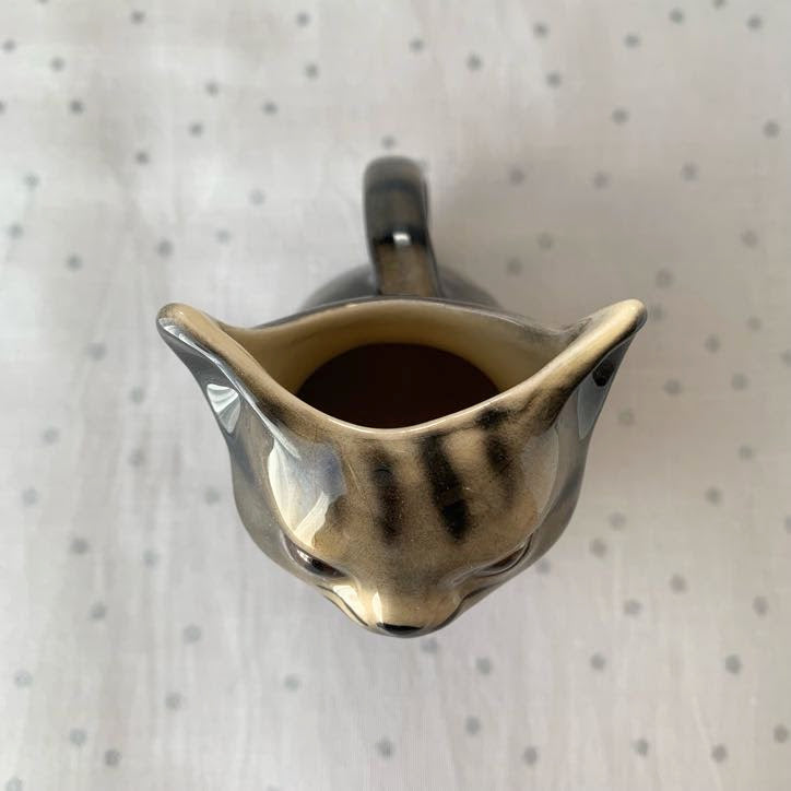 Tony wood studio ◇ Brown tabby cat milk jug